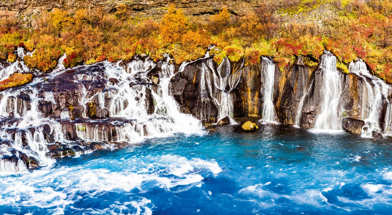 Lavawasserfälle Hraunfossar in Island.